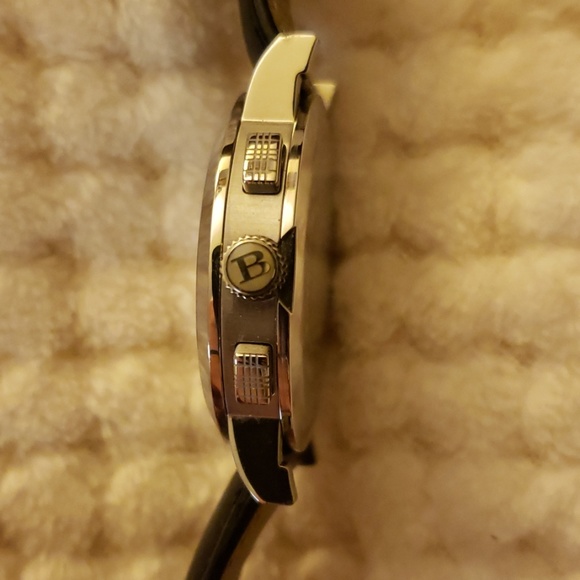 Men's Burberry watch gently used No Box - Picture 3 of 7